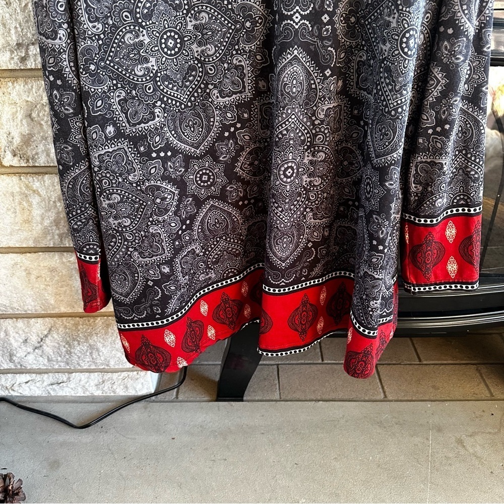 Azalea by Firmiana Red and Black Floral Cowl Neck Tunic Top 1X - Picture 4 of 6